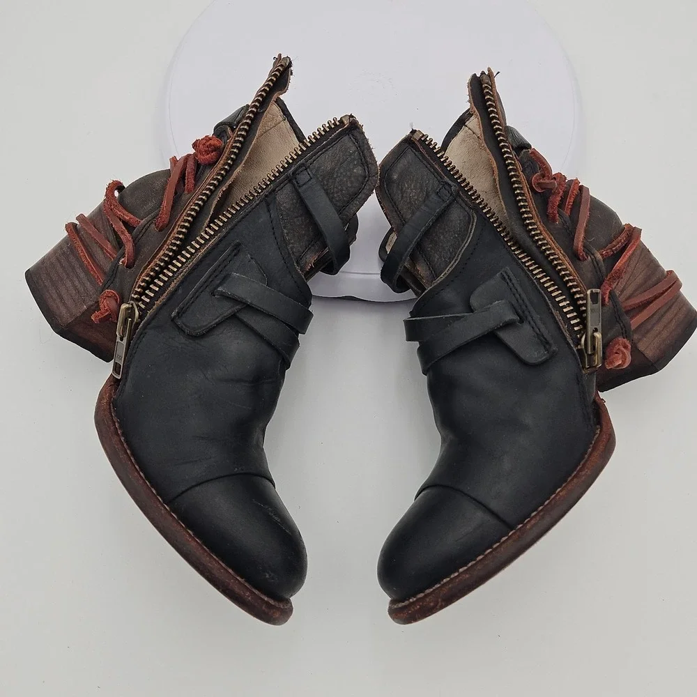 Freebird Crue Black Distressed Leather Sz W/9 Multi Strap Side Zip Ankle Bootie